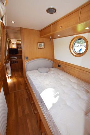 Guest bedroom aft