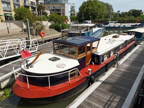 Dutch Barge 18m with London Mooring - Exterior