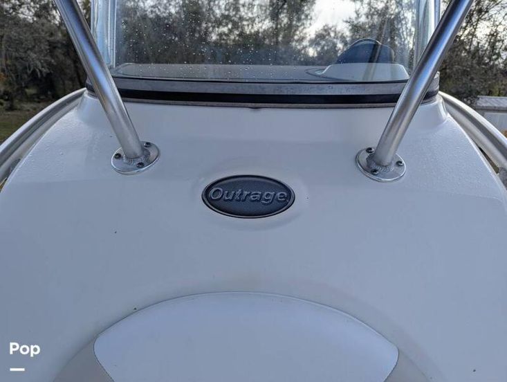2004 Boston Whaler 240 Outrage