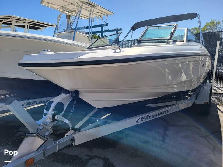 2020 Sea Ray 210 spx