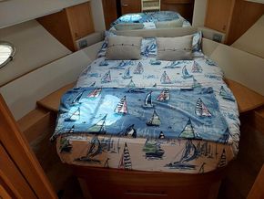 Rodman Muse 44 Flybridge - Forward Cabin