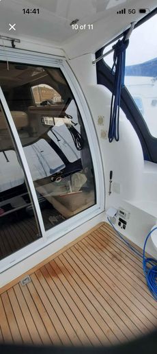 Sealine F33   