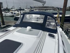 2010 Hunter Legend 41 Deck Saloon 13