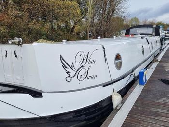 60 X 12 Pristine Wide Beam Luxury House Boat