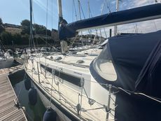 Moody 30 *New Engine, canvas & Nav Upgrades*