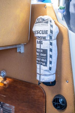 Rescue throw bag
