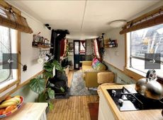 Narrowboat with London Mooring
