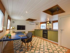 Dutch Barge 31m with London Mooring  - Aft Cabin