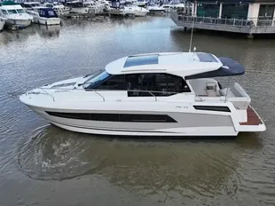 2017 Jeanneau NC 33