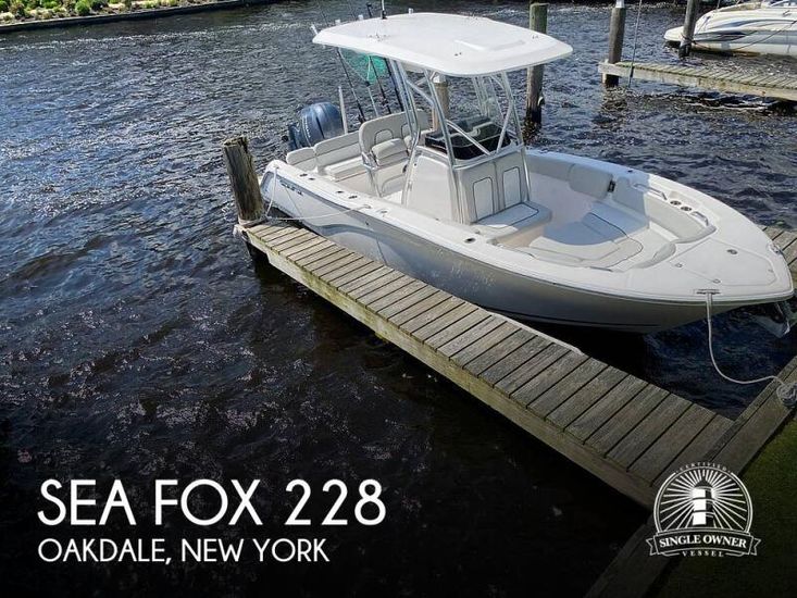 2022 Sea Fox 228 commander