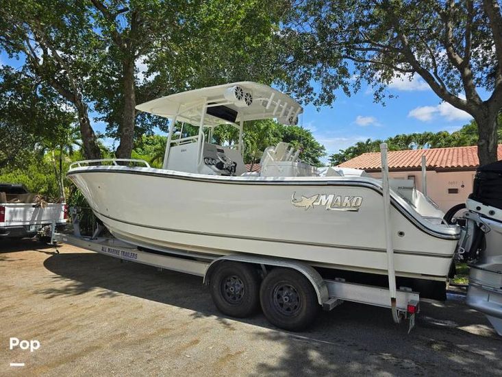 2019 Mako 284 center console