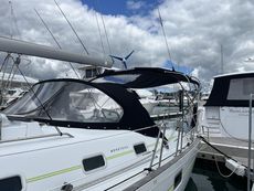 Exceptional condition Beneteau Oceanis 423 - Two Cabins