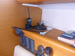 Nav area, VHF, 12V and USB sockets, stereo