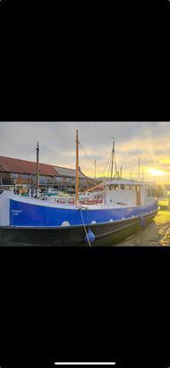 "Tommy Lee" – Liveaboard Houseboat