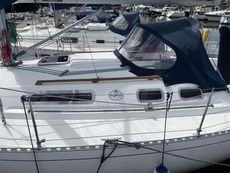 Beautifully maintained Dufour 32 Classic wheel steering shoal draft