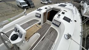 2011 Bavaria 36 Cruiser  2