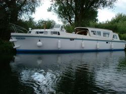 Elysian 34 centre cockpit River Cruiser