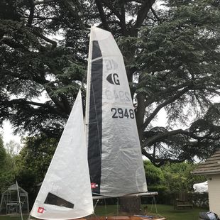 Graduate sailing dinghy 2948
