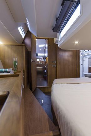 Manufacturer Provided Image: Wauquiez Pilot Saloon 48