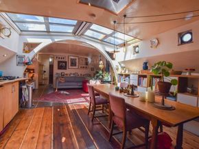 Dutch Barge 27m with London mooring  - Interior