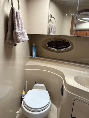 Bathroom toilet/basin