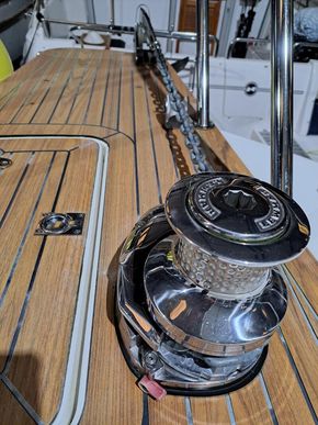 Anchor windlass