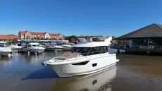 2015 Jeanneau Velasco 37 F