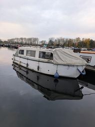 New Freedom 26'x9.6' Broads cruiser opt mooring at Roydon marina