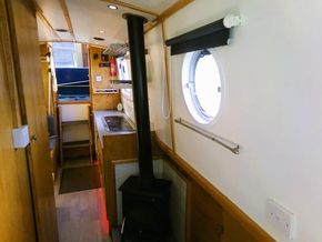 Mid Boat