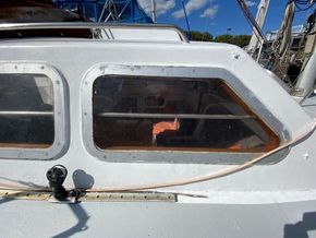 Steel Blue Water Cruising Yacht 40ft Residential Mooring - Windows