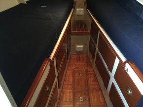 Richardson Deluxe Sedan Cruiser 34  - Forward Cabin