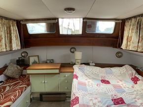 Aft cabin with double bed & day bed