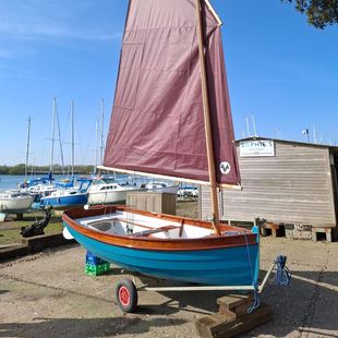 Morbic 12 Balanced Lugsail