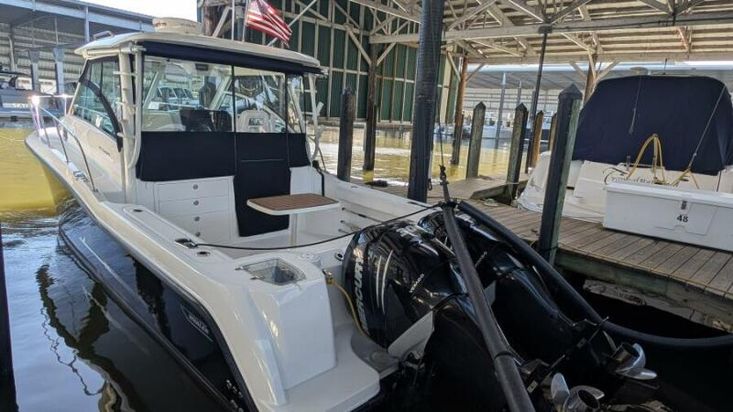 2014 Boston Whaler 315 conquest