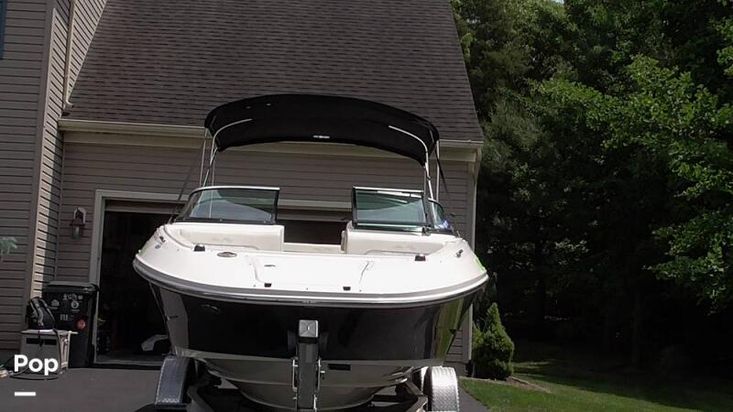 2013 Sea Ray 220 sundeck