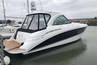 2009 Cruisers Yachts 390