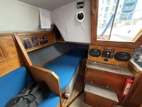 Berth above battery bank