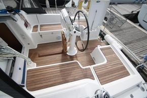 2010 Beneteau Oceanis 34 16