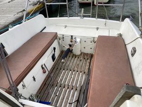 Deep Cockpit with cushions