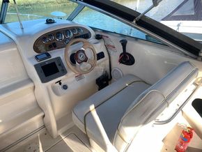 Sea Ray 215 Express Cruiser  - Helm