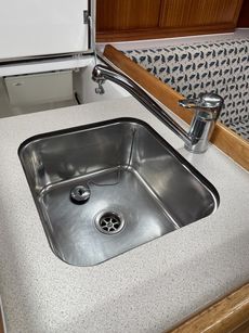 Beautifully maintained Dufour 32 Classic wheel steering shoal draft