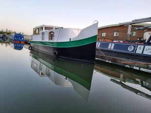 Live-Aboard Dutch Barge Style Narrowboat