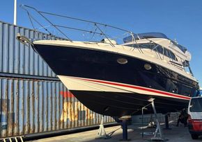 Fairline Phantom 42  - Bow