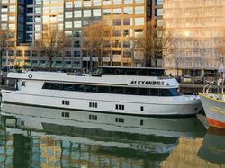 Exceptionally Luxurious Houseboat