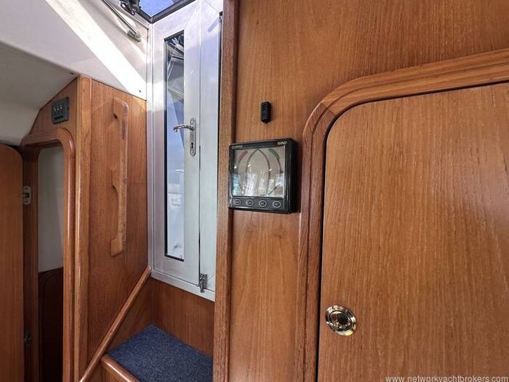 2001 Aquastar 38