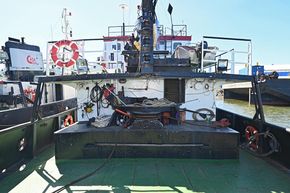 Aft deck towing hook
