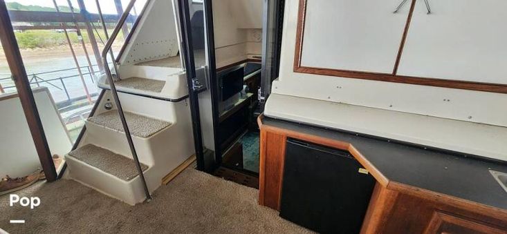 1986 Carver 4207 aft cabin