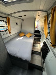 Stunning 57' Narrowboat (refitted)