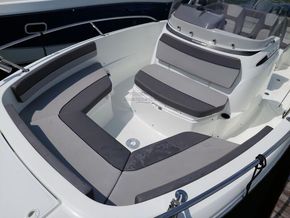 Jeanneau Cap Camarat 6.5 CC  - Bow