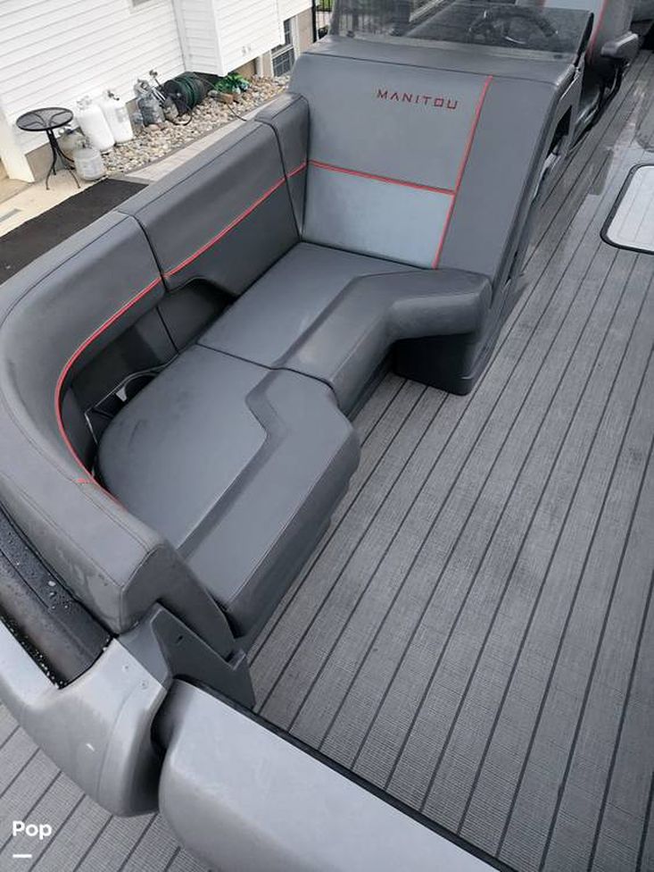 2024 Manitou 22 max bench